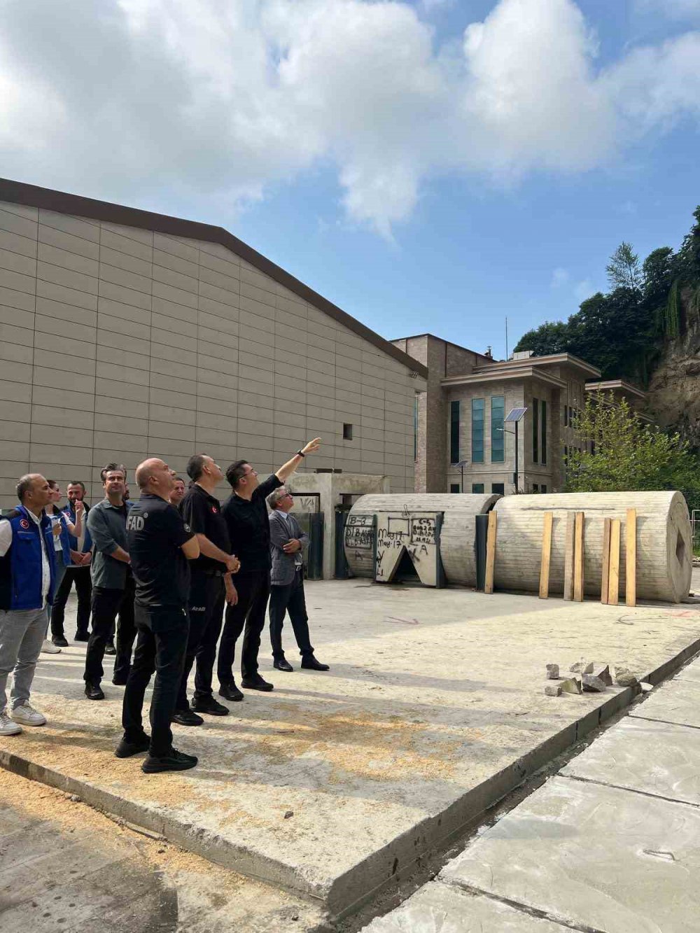 Afad başkanı Okay Memiş , Afad arkasındaki heyelan bölgesini inceledi