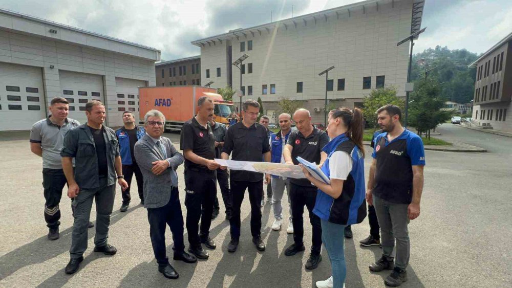 Afad başkanı Okay Memiş , Afad arkasındaki heyelan bölgesini inceledi