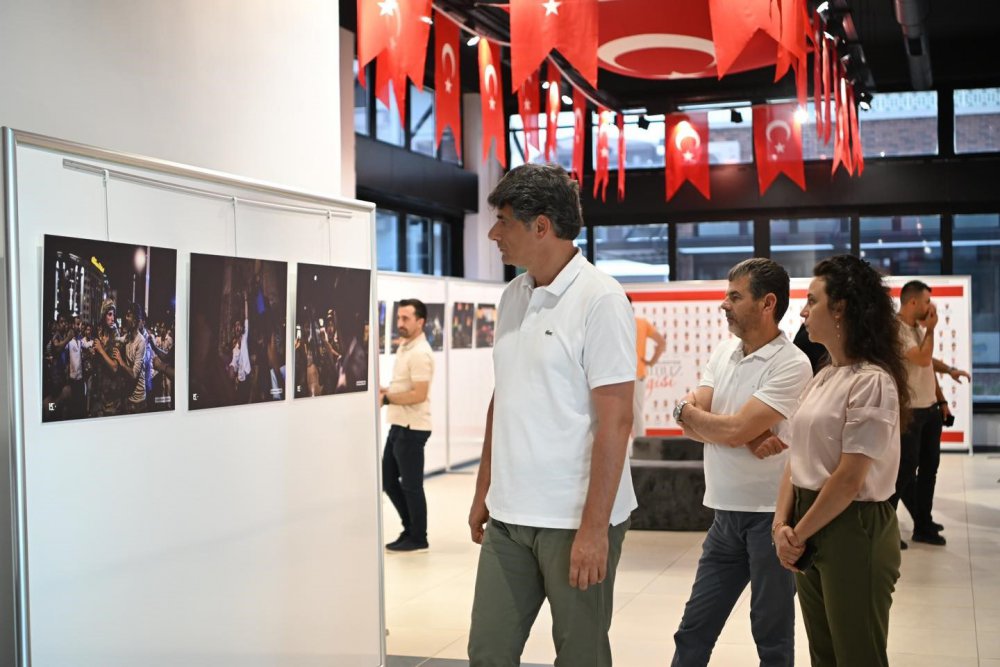 Kartepe’de "15 Temmuz Zamanı Durduran Gece Sergisi"