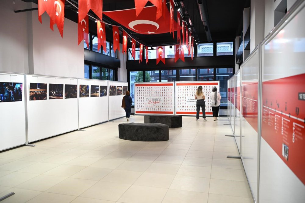 Kartepe’de "15 Temmuz Zamanı Durduran Gece Sergisi"