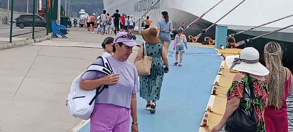 Rus Turistlerin Amasra’ya İlgisi Sürüyor