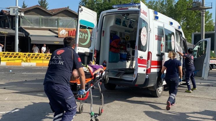Kocaeli’de Kamyon Işıkta Bekleyen Otomobillerin Arasına Daldı: 2 Kardeş Öldü, Anne Ağır Yaralı