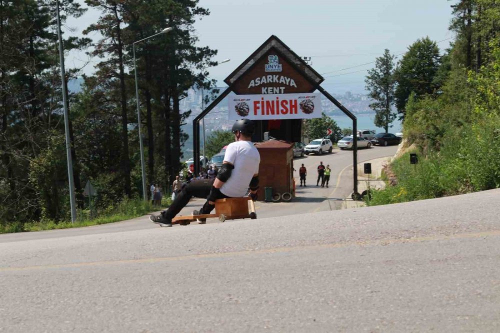 Ünye’de Bilyalı Araba Yarışı Heyecanı
