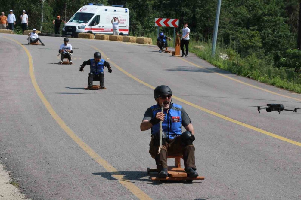 Ünye’de Bilyalı Araba Yarışı Heyecanı