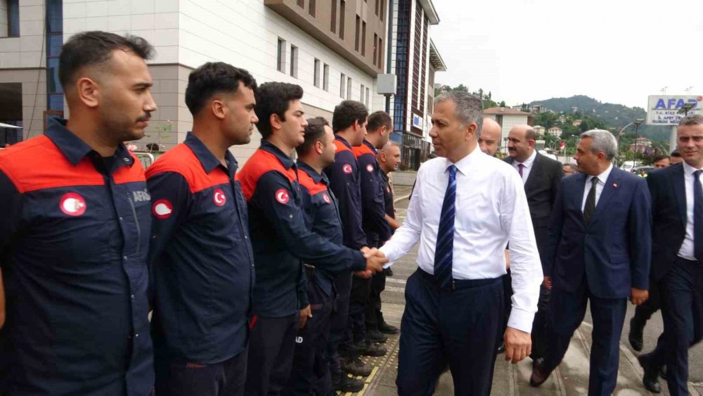 İçişleri Bakanı Ali Yerlikaya, Bir Dizi Program İçin Geldiği Rize'de