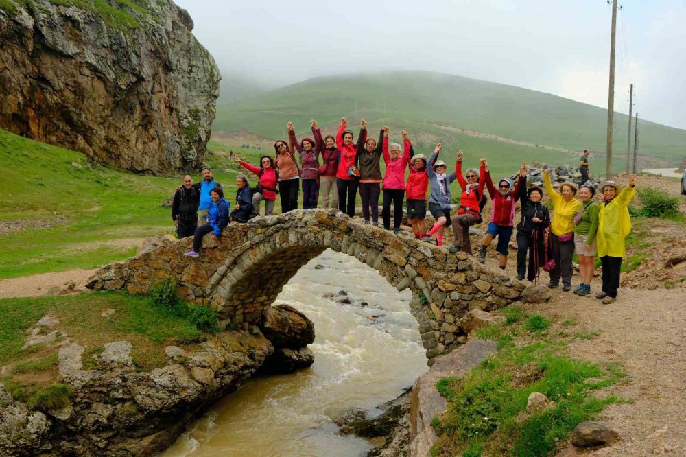 İzmirlile Gümüşhane'nin eşsiz güzelliğine hayran kaldılar