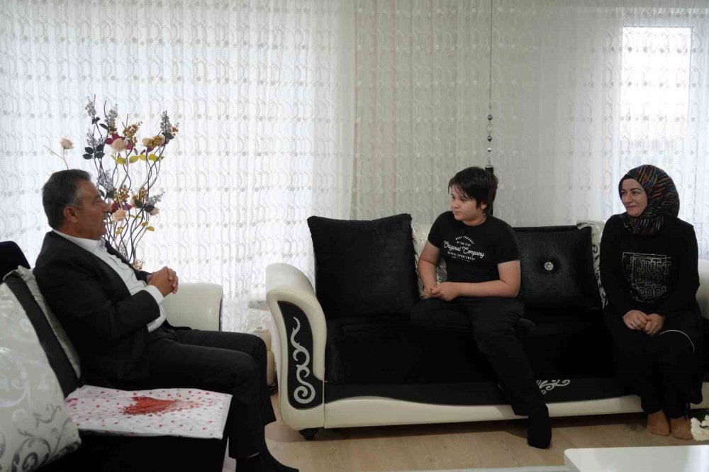 10 Yaşındaki Öğrenciye Anlamlı Ziyaret