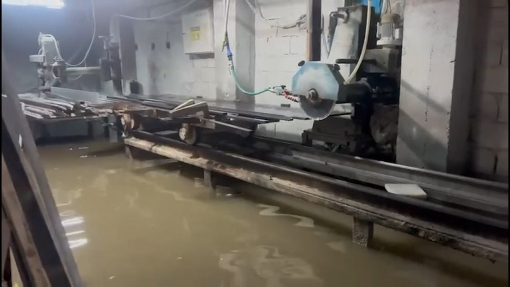 Rizenin Pazar ilçesinde sokaklar göle döndü