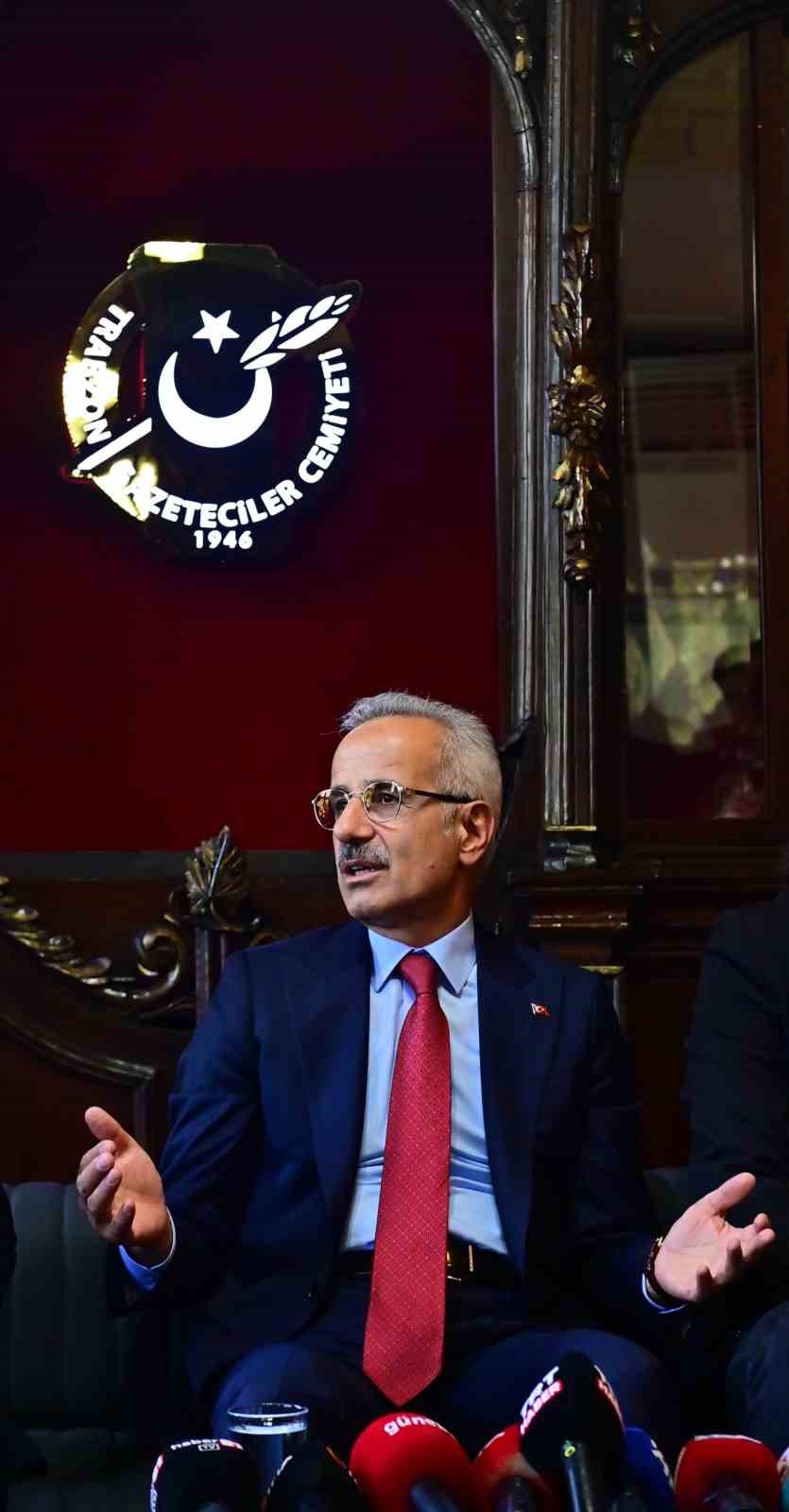 Trabzon'a yeni bir havalimanı yapacağız , açıklama Bakan Uraloğlun'dan