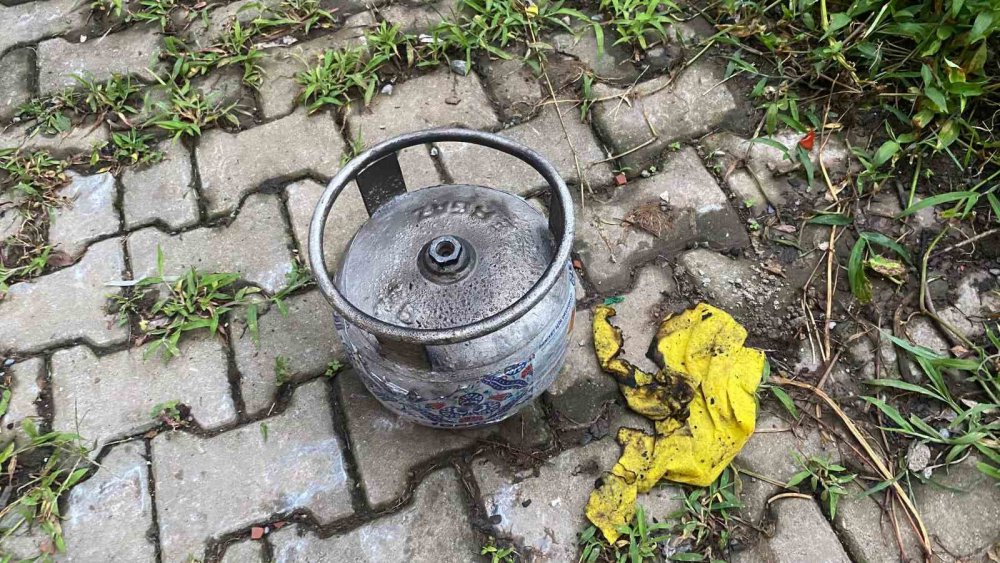 Yangına Müdahale Eden İtfaiye Ekiplerine İtfaiye Aracını Yıkayarak Teşekkür Ettiler