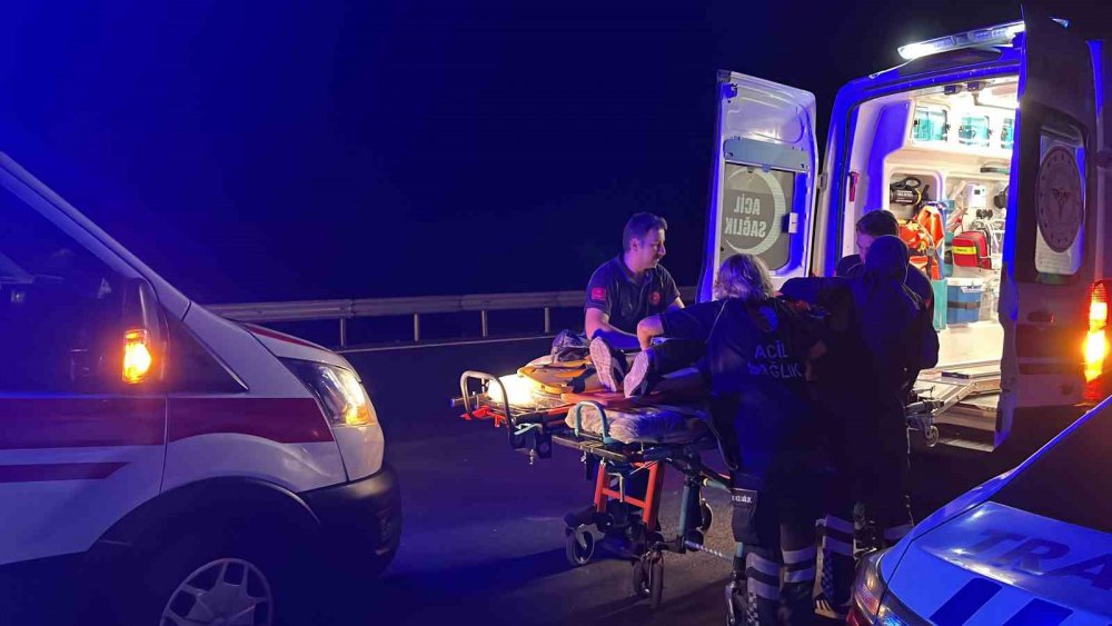 Otobüs Tıra Arkadan Çarptı: 25 Yaralı