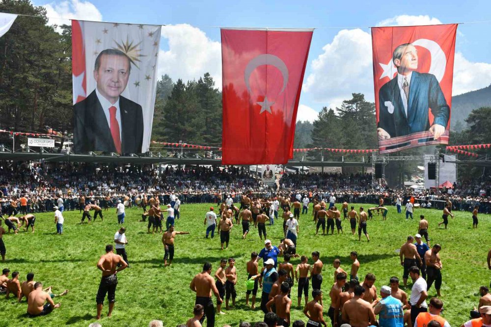 ’18. Kunduz Yağlı Güreşleri’nde Başpehlivan Mustafa Taş Oldu