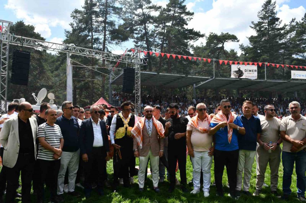 ’18. Kunduz Yağlı Güreşleri’nde Başpehlivan Mustafa Taş Oldu