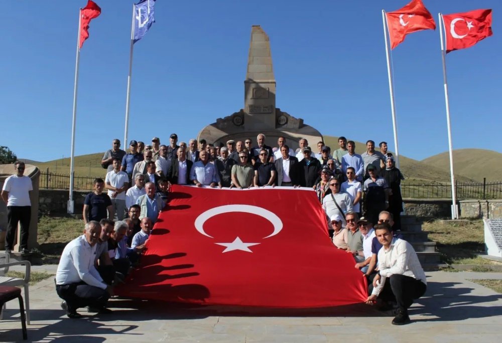 Bayburt'un Demirözü Kaymakamlığı ve Erzincan Otlukbeli Kaymakamlığı'nın birlikte düzenlediği etkinlikte1473 Otlukbeli Meydan Muharebesi’nin 551. Yıl Dönümü Kutlandı
