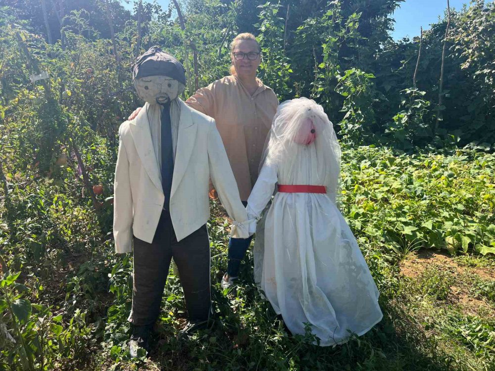 Trabzon ortahisar ilçesinde bir galip korkuluk , herkes resim çektiriyor