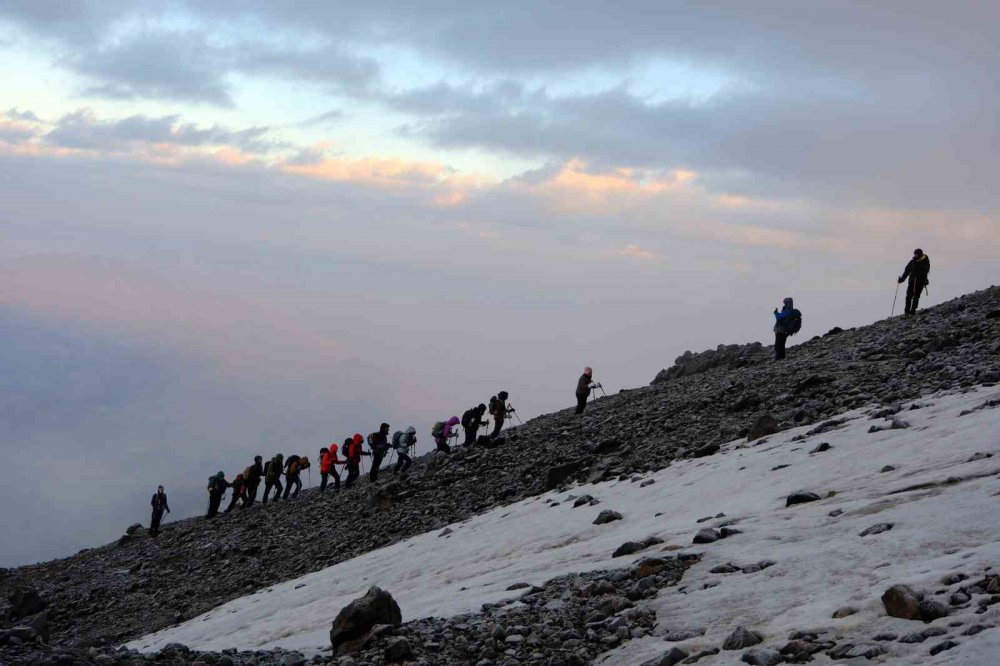 Gümüşhaneli Dağcılar 12. Kez Türkiye’nin Zirvesinde