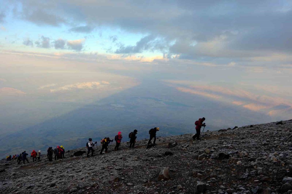 Gümüşhaneli Dağcılar 12. Kez Türkiye’nin Zirvesinde