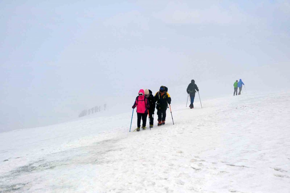 Gümüşhaneli Dağcılar 12. Kez Türkiye’nin Zirvesinde