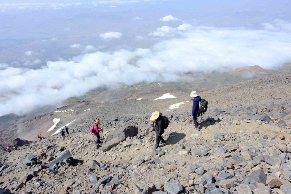 Gümüşhaneli Dağcılar 12. Kez Türkiye’nin Zirvesinde