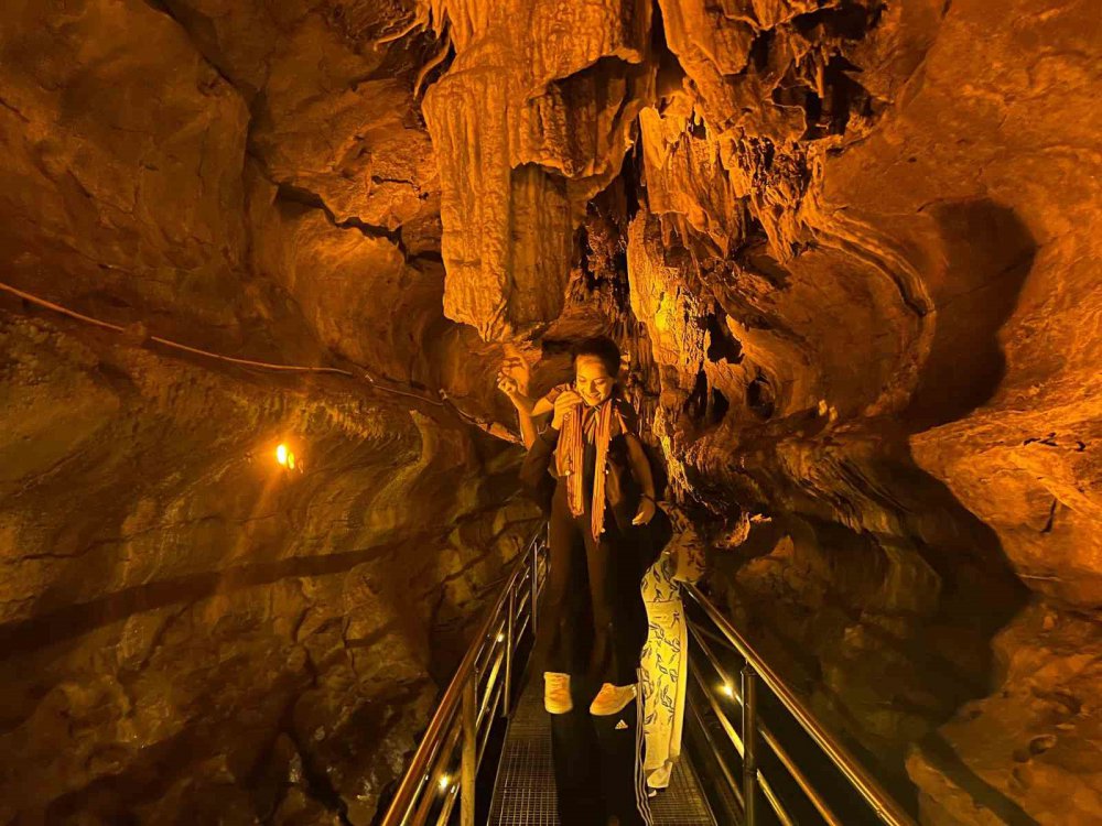 Dünyanın En Uzun İkinci Mağarasını Görmek İçin Binlerce Kilometrelik Yoldan Geliyorlar