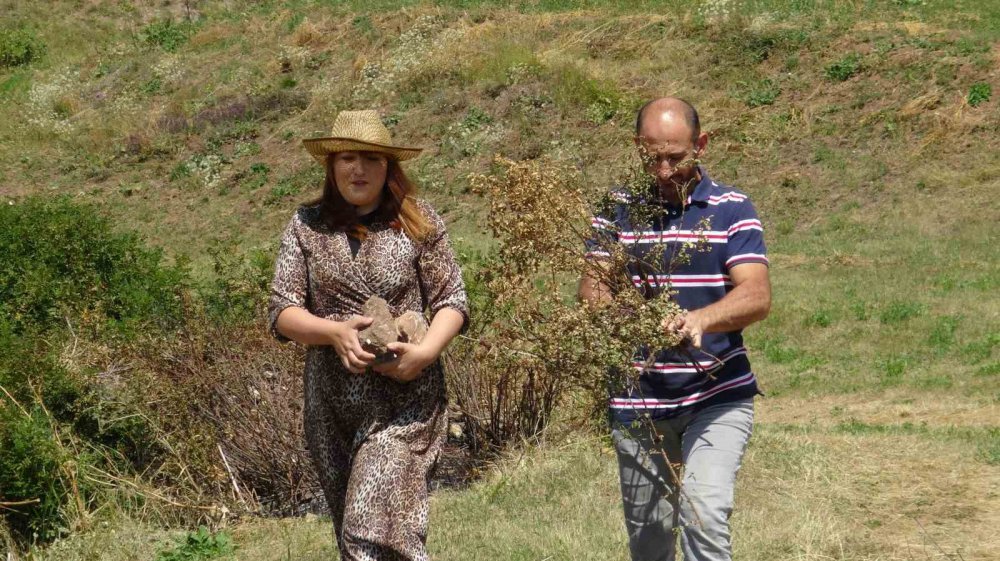 Artvin'de Fransız Gelin 12 Yıldır Yaz Tatilini Artvin’de Eşinin Köyünde Geçiriyor