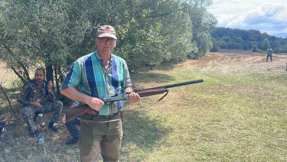 Av sezonu açıldı , avcılar tüfeklerini alarak doğaya çıktı