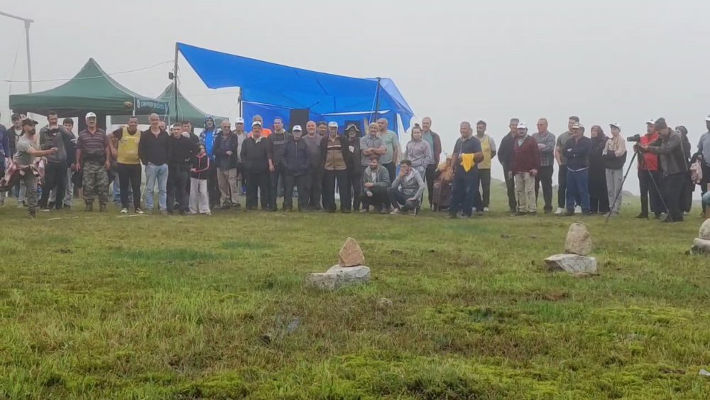 Rize'deki şenlik tam şenlik , uzun eşek , açık ateşte mısır pişirme gibi yarışlarla sıradığı bir şenlik oldu