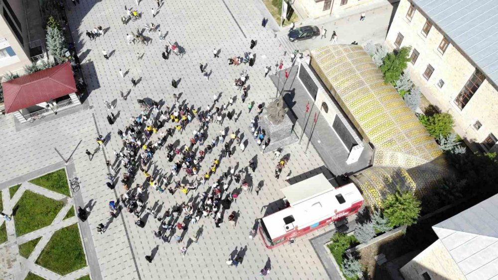 Bayburt’ta Davul Zurnalı Barlı Halaylı Cirit Şampiyonluk Kutlaması Renkli Görüntülere Sahne Oldu