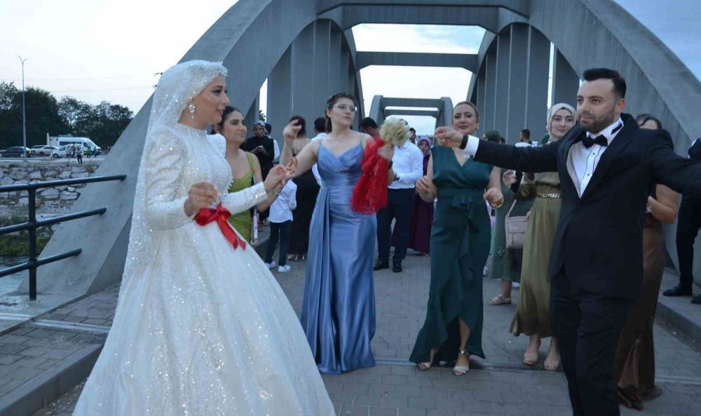 Samsun'da Bu Köprüden Geçmeyen Gelin Salona Gitmiyor