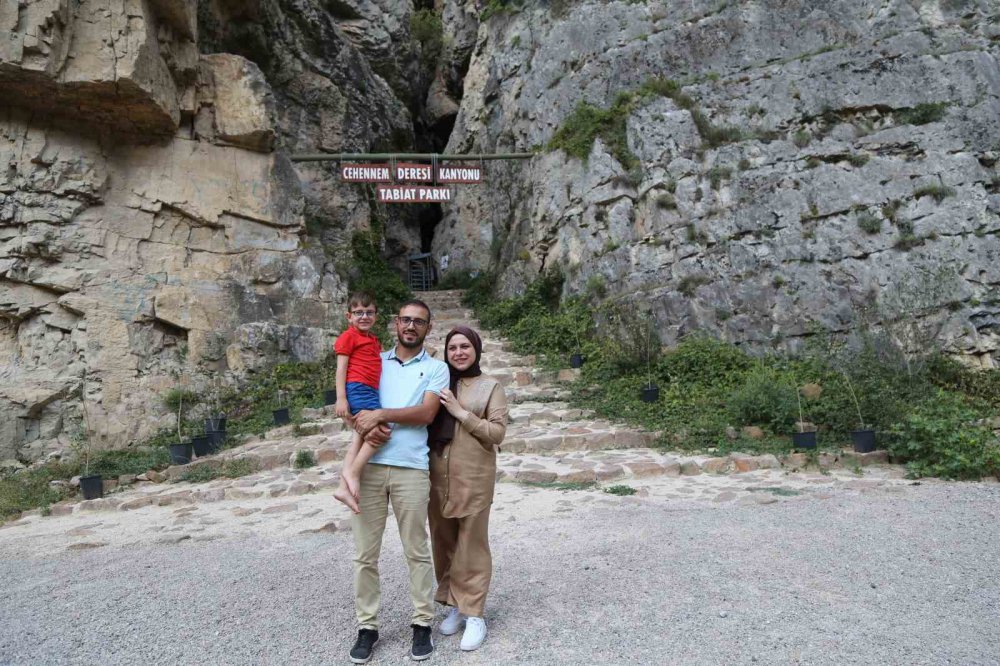 Artvin'de bulunan cehennem deresi kanyonunda ilginç uygulama