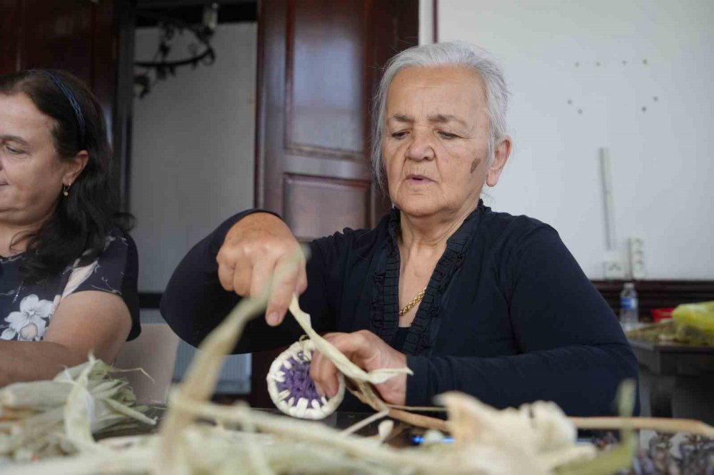 Bolu'da 65 Yıldır Mısır Kabuklarından Sepet Ören Kadın Ev Hanımlarına Işık Tuttu