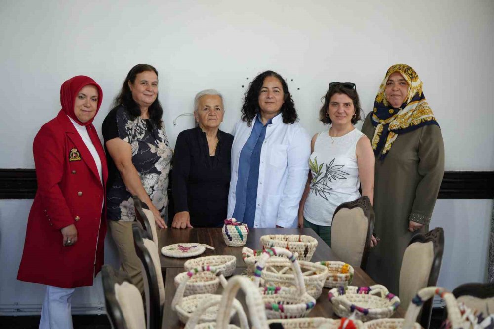 Bolu'da 65 Yıldır Mısır Kabuklarından Sepet Ören Kadın Ev Hanımlarına Işık Tuttu