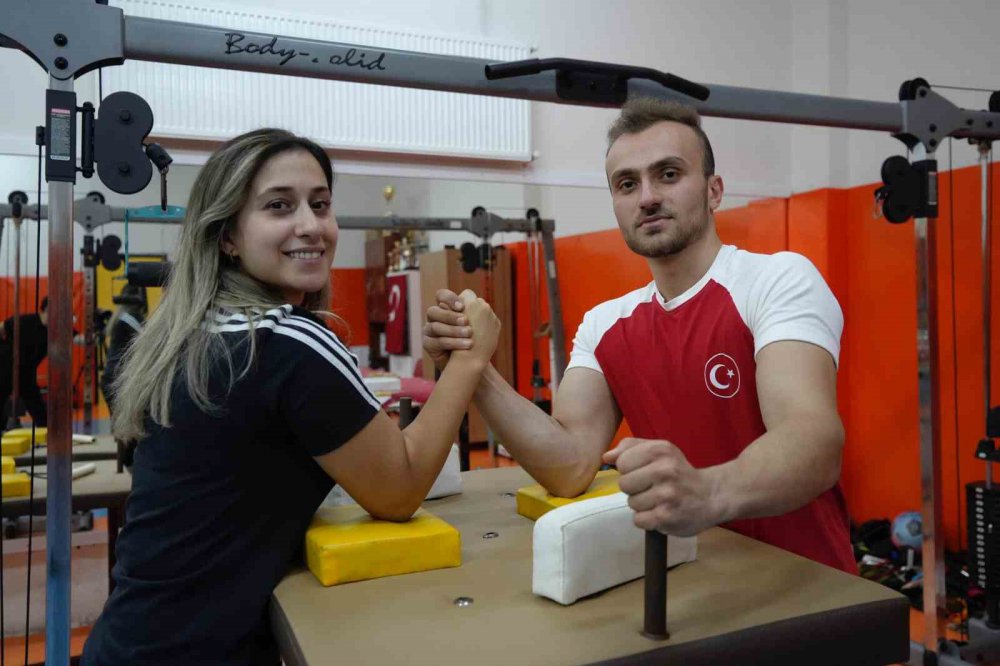 Gümüşhaneli Berat , iddia üzerine bilek güreşine başladı dünya 3.sü oldu