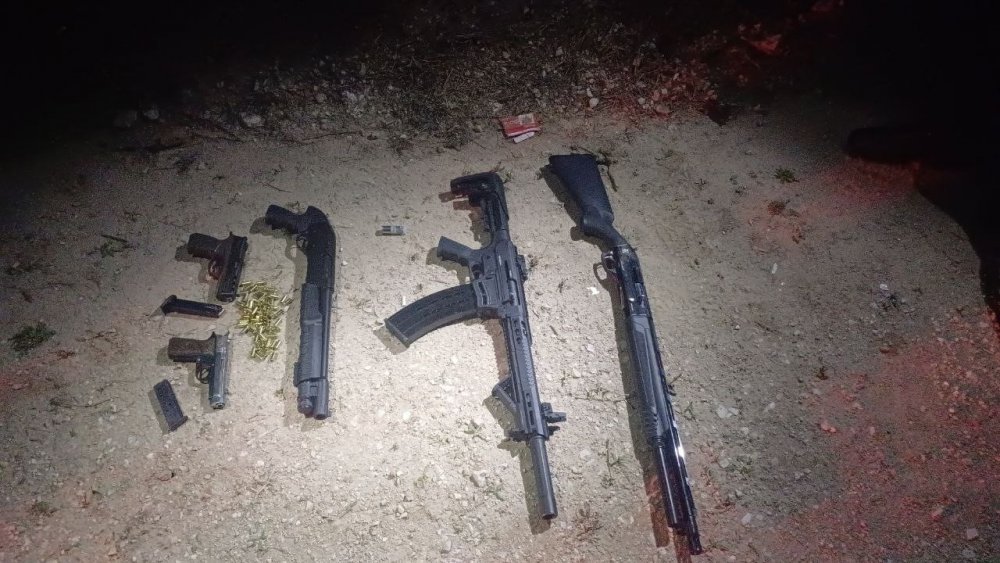 Şüphe Üzerine Durdurulan Araçtan Cephanelik Çıktı