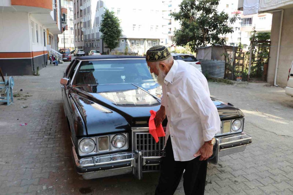 85 Yaşındaki Rizeli Mustafa Dede’nin 1973 Model Klasik Aracına Olan Aşkı Zamanı Durduruyor