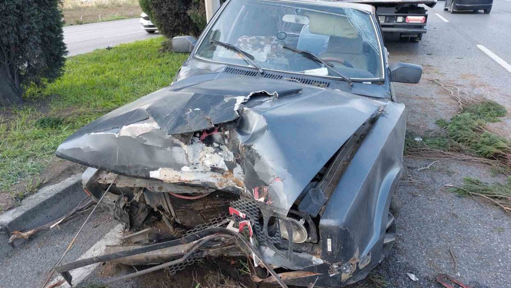 Samsun'da Yaralamalı Kaza Sonrası Yola Konulan Dal Zincirleme Kazaya Neden Oldu