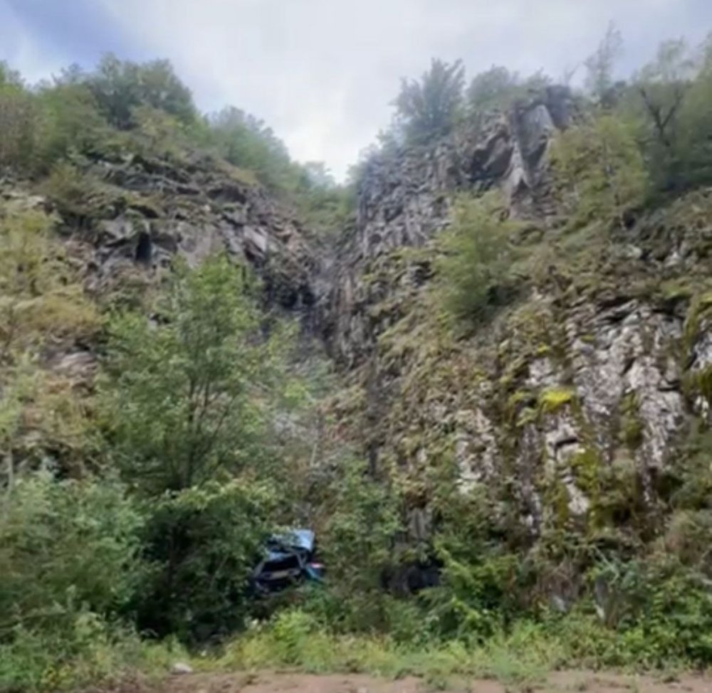 Artvin’de Otomobil Uçurumdan Yuvarlandı: 1 Ölü