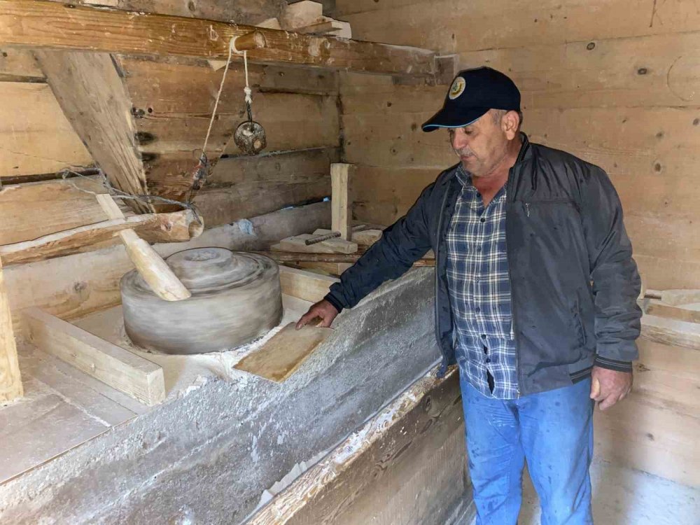 Artvin’de 300 Yıllık Su Değirmeni Kullanılmaya Devam Ediyor