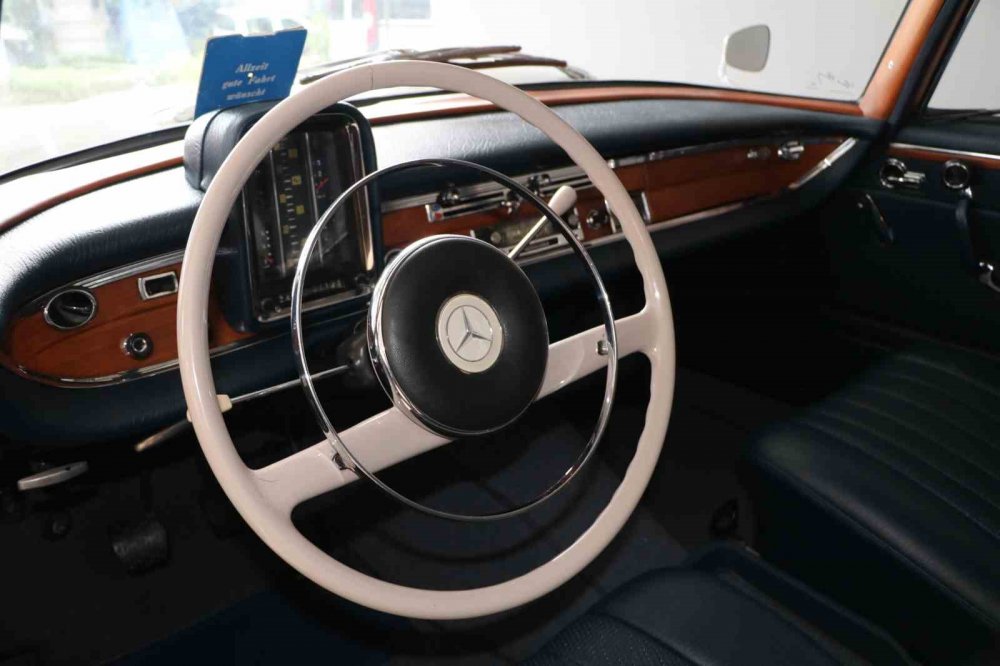 Rizeli genç kendinden 40 yaş büyük arabaya gözü gibi bakıyor