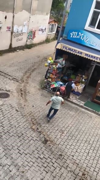 Artvin Kemalpaşa'da İnşaat Kazası: 91 Yaşındaki Adam Yıkılan Binadan Saniyelerle Kurtuldu