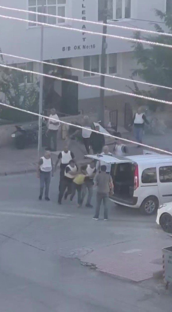 Amasya’da Evinden Pompalı Tüfekle Etrafa Ateş Açan Şahıs 1 Polisi Yaraladı, Korku Dolu Anlar Kamerada