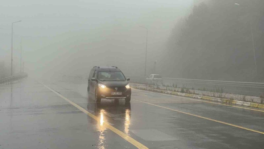 Bolu Dağı’nda Yoğun Sis: Görüş Mesafesi 20 Metre