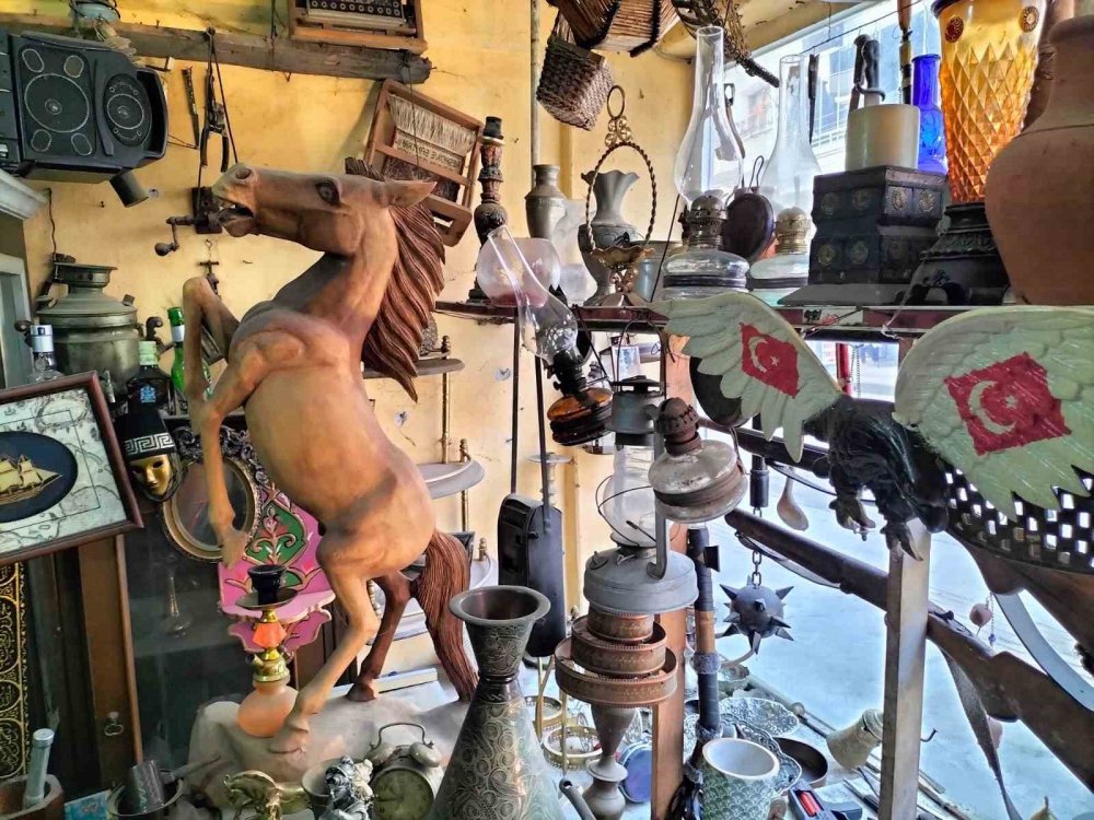 Oluşturduğu Müzede 4 Bine Yakın Antika Ürün Sergiliyor