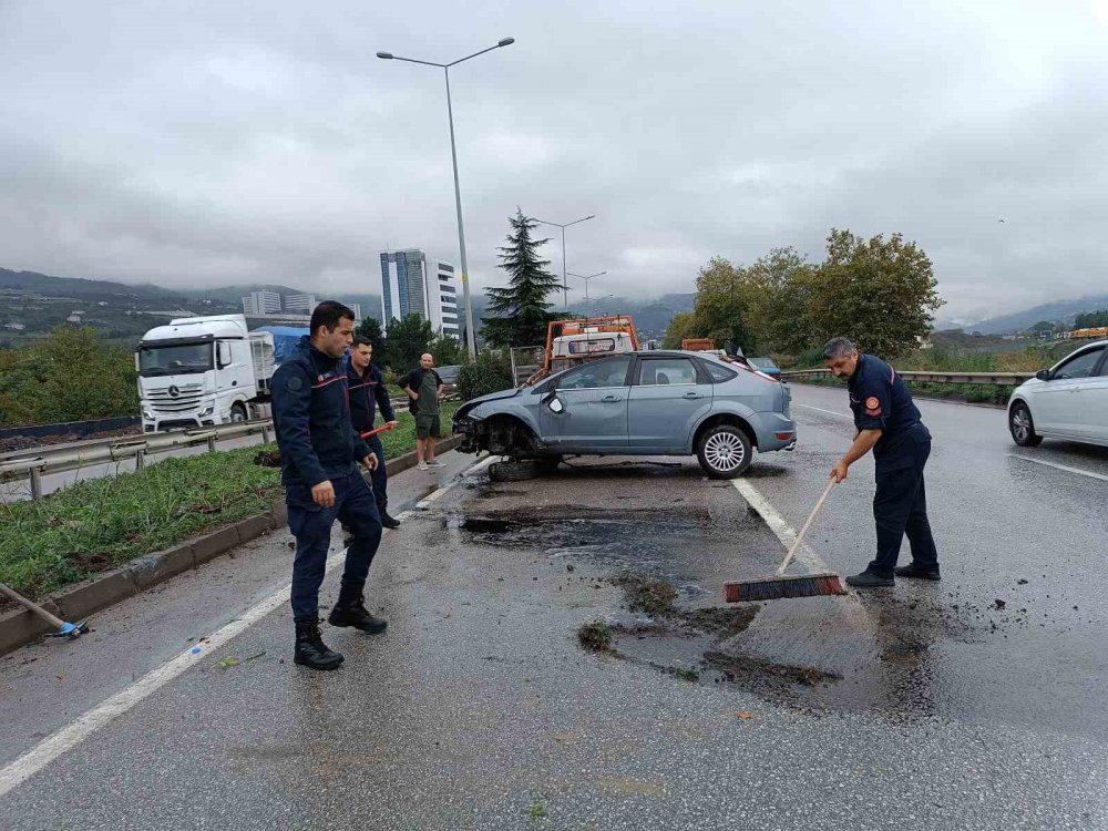 Samsun'da Otomobil Takla Attı: 4 Yaralı