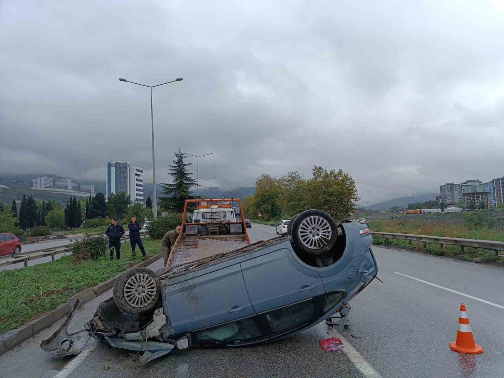 Samsun'da Otomobil Takla Attı: 4 Yaralı