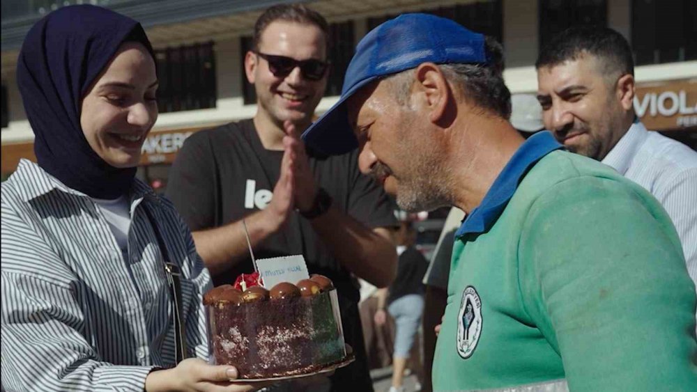 Rize Belediyesi Temizlik görevlisine Ailesinden duygulandıran Sürpriz