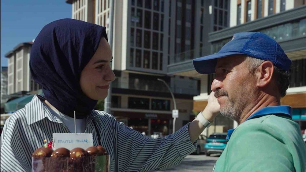 Rize Belediyesi Temizlik görevlisine Ailesinden duygulandıran Sürpriz