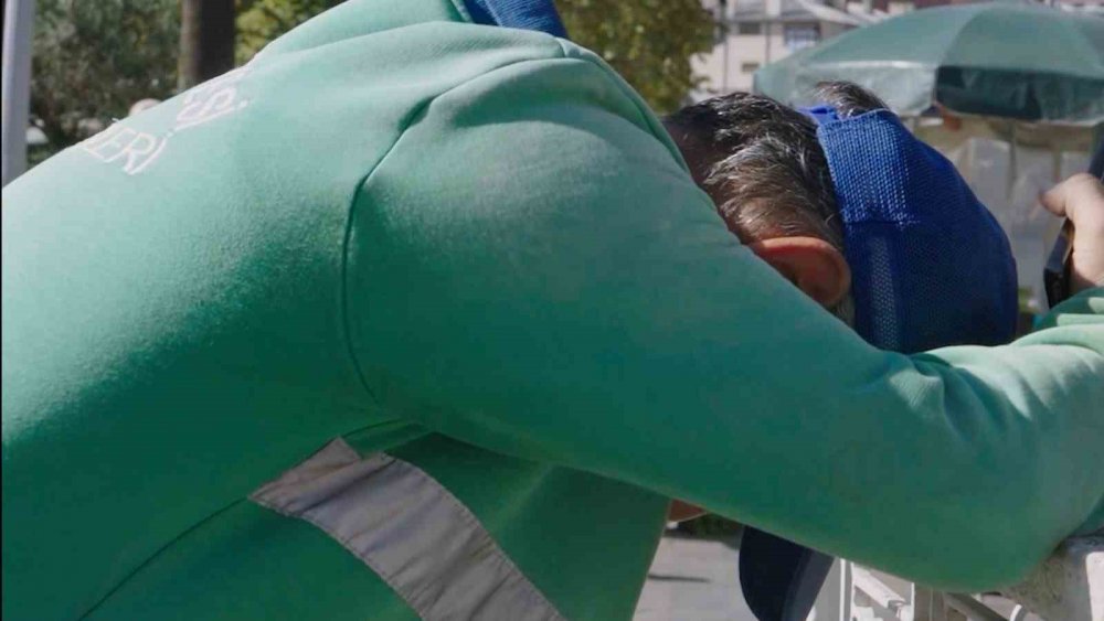 Rize Belediyesi Temizlik görevlisine Ailesinden duygulandıran Sürpriz