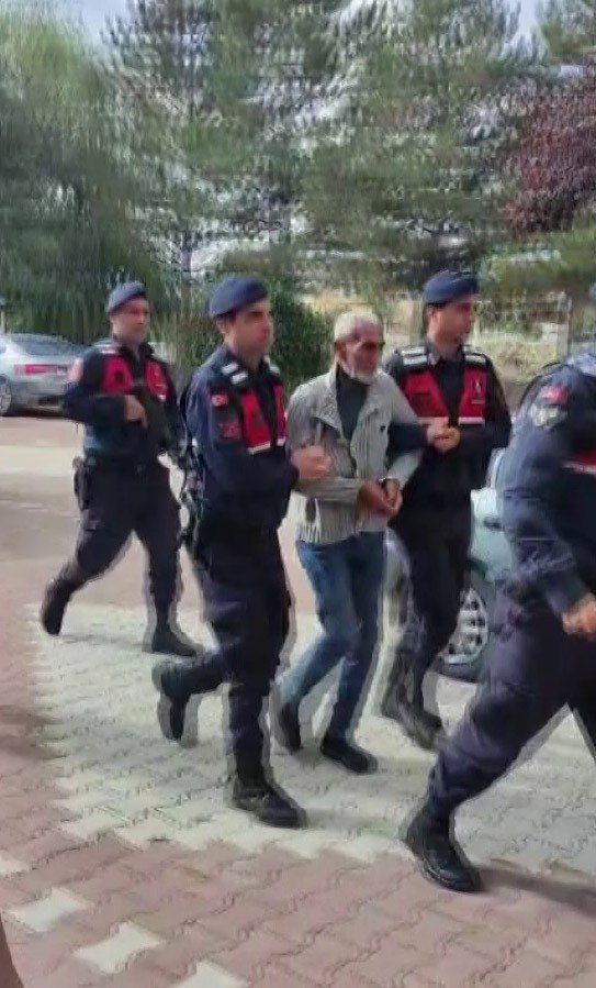 Köy Muhtarını Öldüren Zanlı Tutuklandı