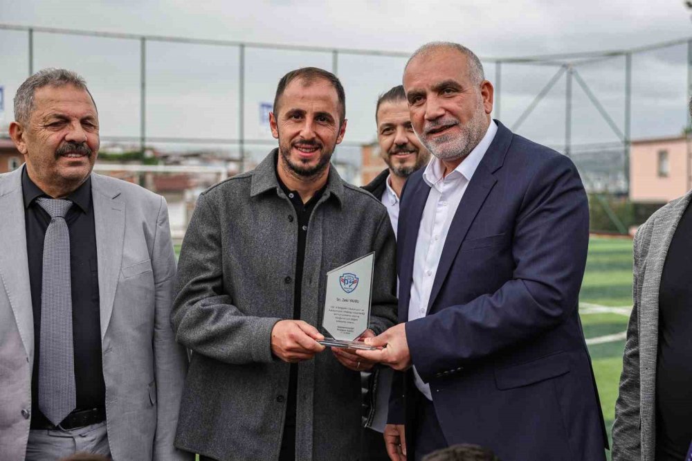 Şampiyon Minikler Kupayı Samsunspor Kaptanının Elinden Aldı